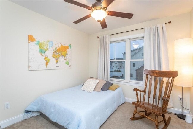 Building Photo - Spacious Townhouse with BONUS THEATER ROOM