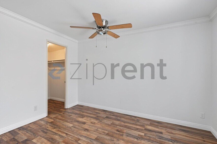 Building Photo - Unit