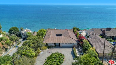Building Photo - 28028 Sea Ln Dr