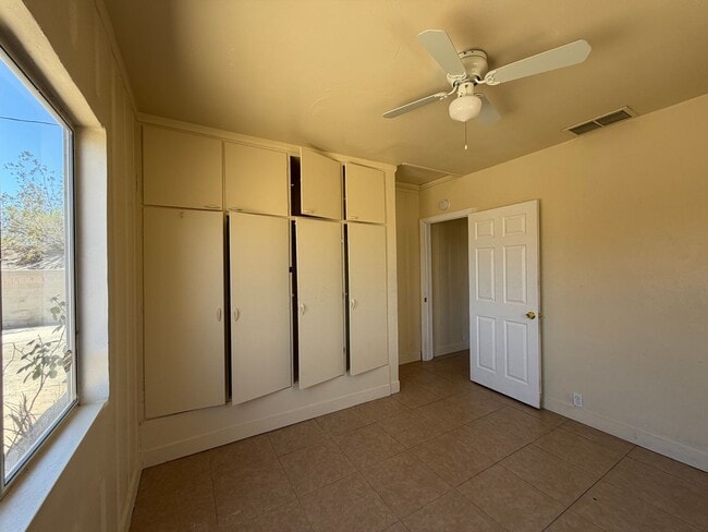 Building Photo - 400 W Fredricks St