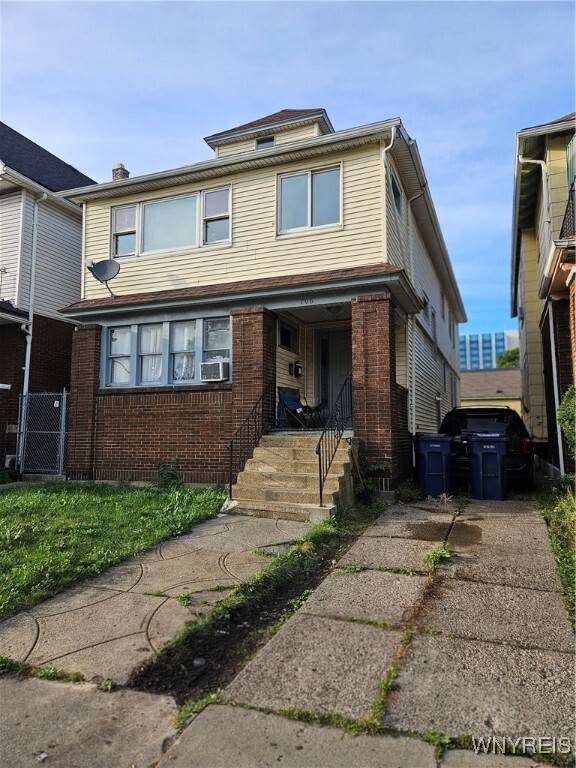 Building Photo - 706 E Delavan Ave