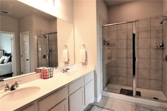 Building Photo - 5413 Vanner Path