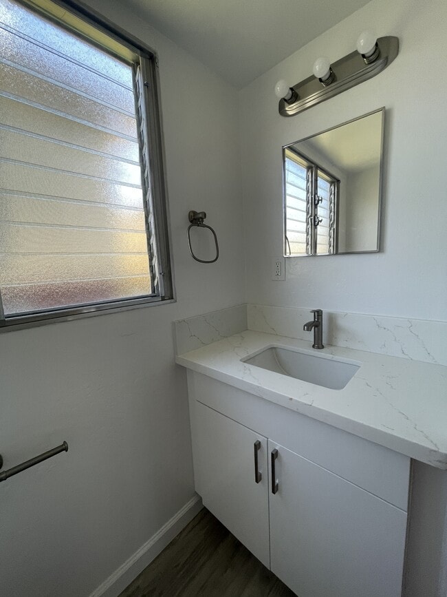 Building Photo - 861 Ala Lilikoi St