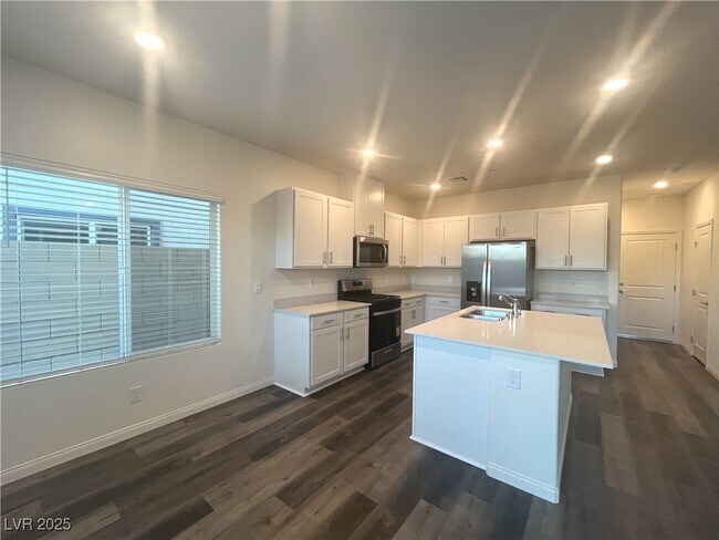 Building Photo - 510 Golden Cardinal Ave