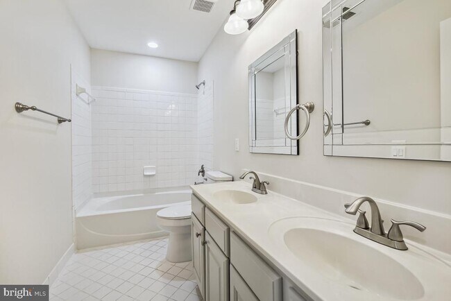 Building Photo - 4844 Lee Hollow Pl