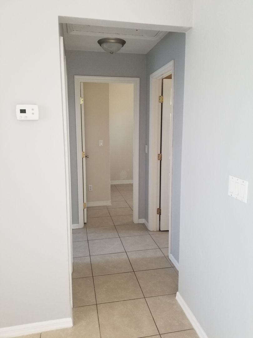 Building Photo - 3824 SW 14th Ave