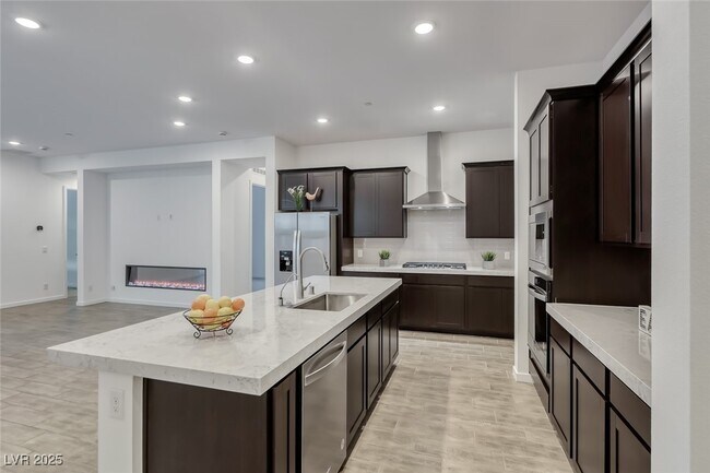 Building Photo - 102 Ibiza Lk Dr