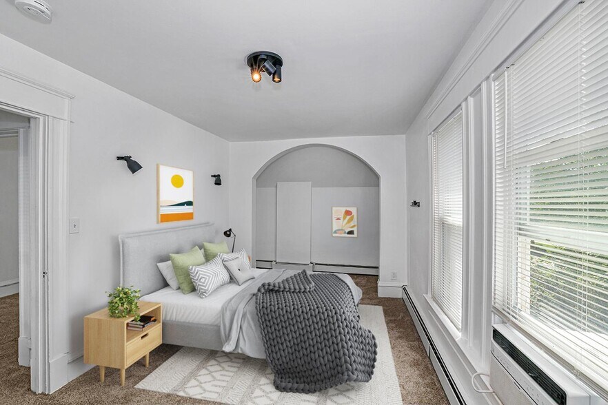 Building Photo - Spacious & light-filled Governors' Park ho...