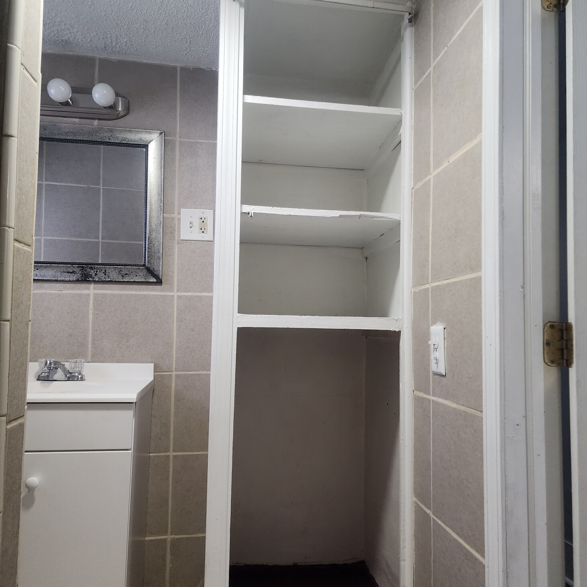 Bathroom - 396 Norton St