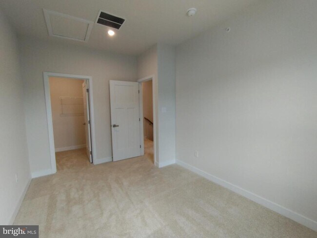 Building Photo - 124 Glory Maple Ln