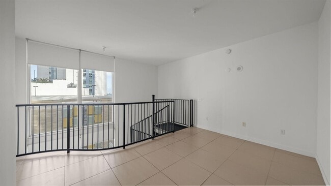 Building Photo - 300 S Biscayne Blvd