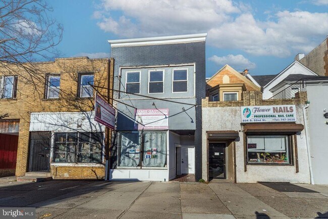 Building Photo - 606 S 52nd St