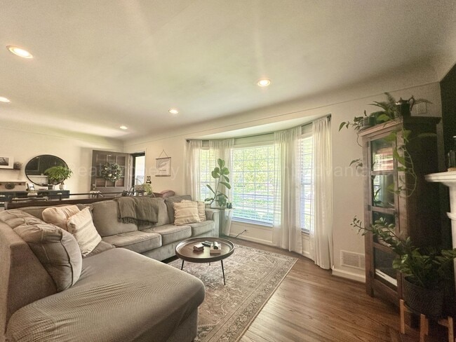 Building Photo - Updated 3-Bed Ranch Steps from Downtown Birmingham & Woodward!