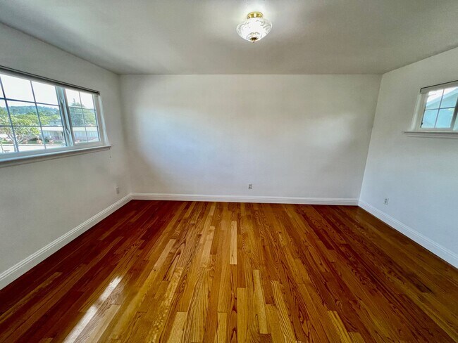 Building Photo - Willow Street Charm! 3 bedroom 1.5 bathroom home in Pacific Grove