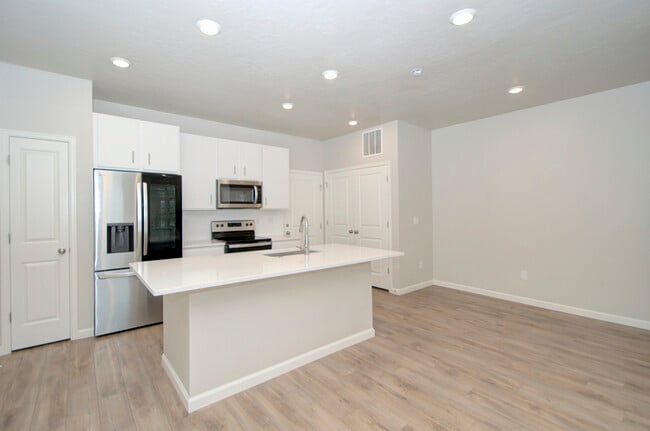 Building Photo - 63 N Veranda Ct