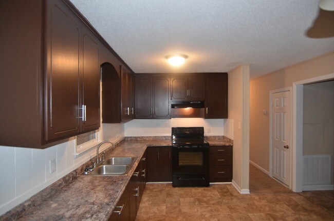 Building Photo - Charming Conrex Home Available Today!