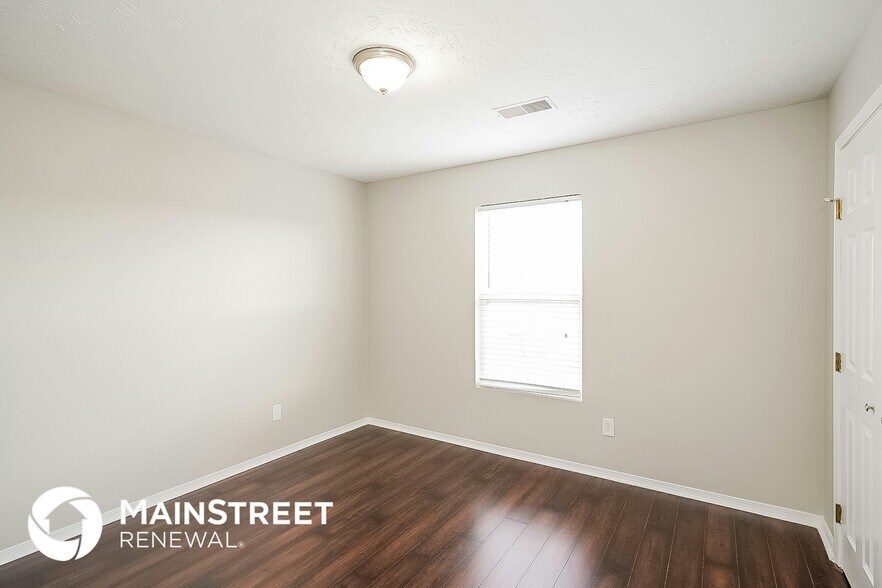 Building Photo - 2815 Creekbend Dr