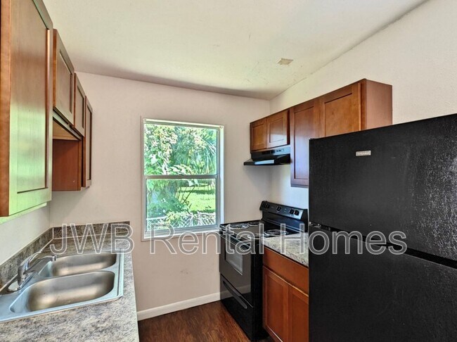Building Photo - 10309 Swarthmore Dr
