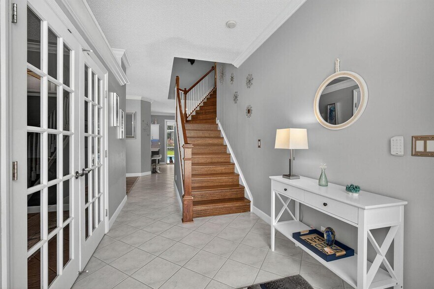 Primary Photo - 3738 Old Lighthouse Cir