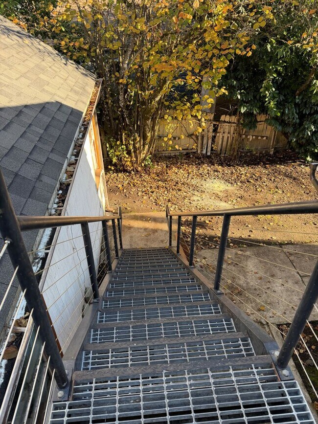 Building Photo - 863 G St