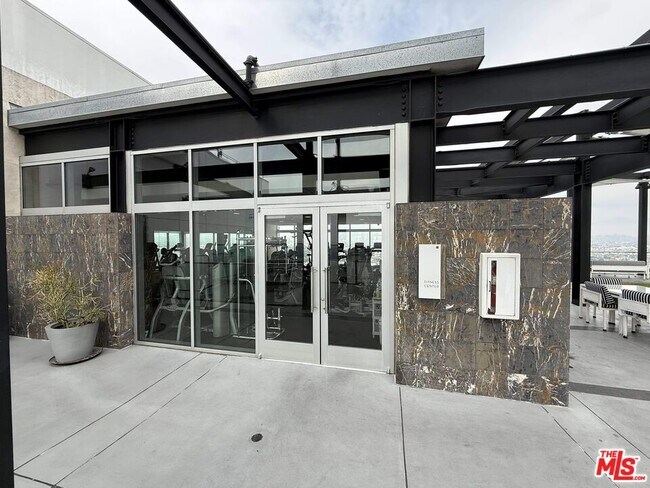 Building Photo - 3810 Wilshire Blvd