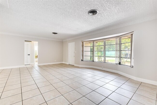 Building Photo - 3460 NE 28th Ave