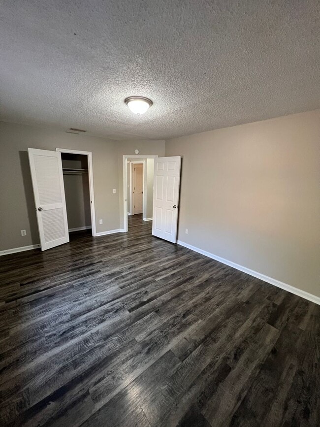 Building Photo - Upgraded 2 Bedroom Duplex (Monroe/Historic District)