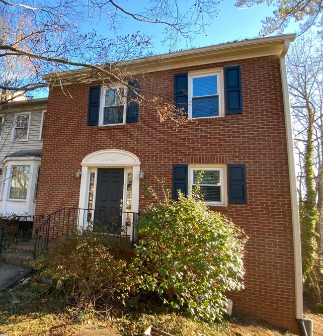 Building Photo - 2 Bedroom 2.5 Bath Townhome in Great Marietta Location w/ a Unfinished Basement