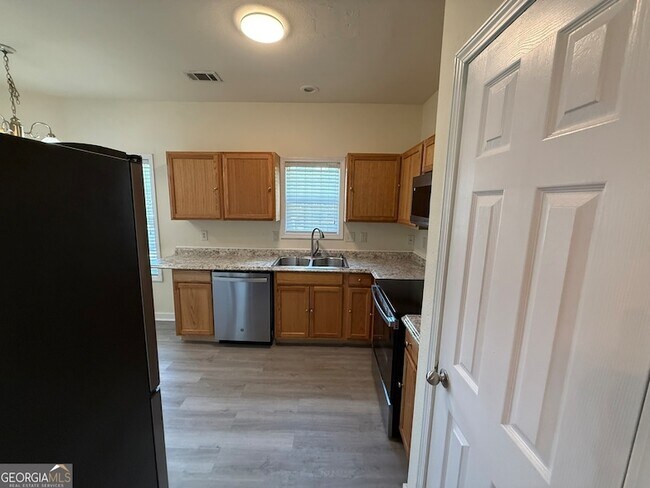 Building Photo - 207 Granite Way