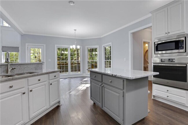 Building Photo - 127 Tara Blvd