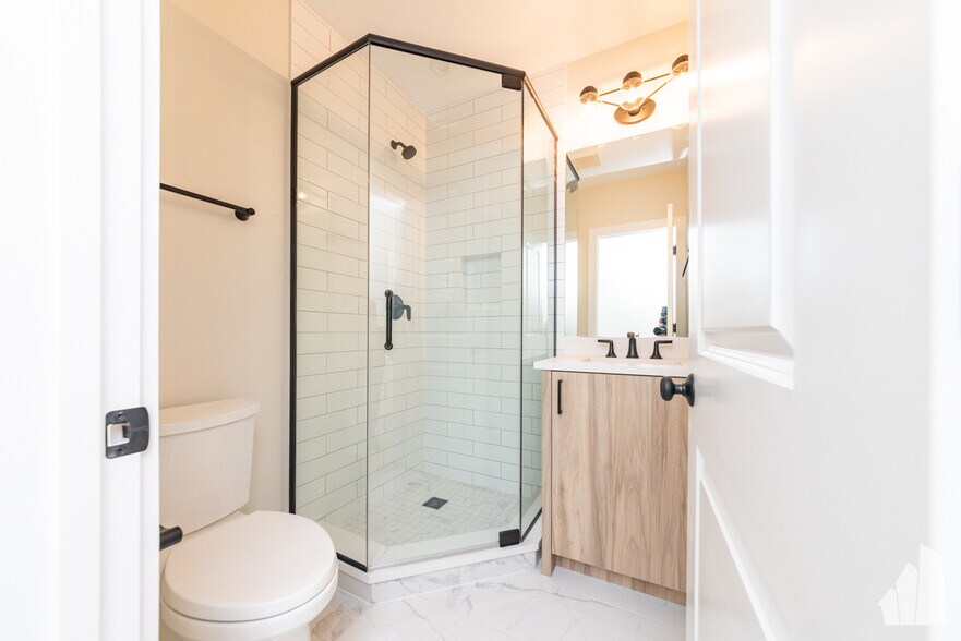 Building Photo - 4843 N Seeley Ave