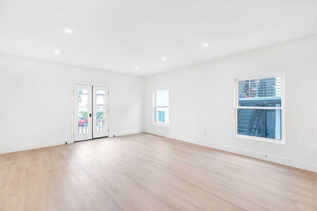 Interior Photo - 1237 Orange Grove Ave