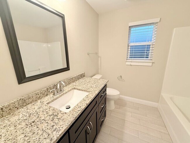 Building Photo - 2016 Salamanca St