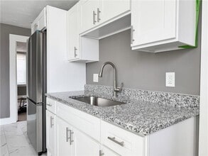Building Photo - 910 Atwells Ave