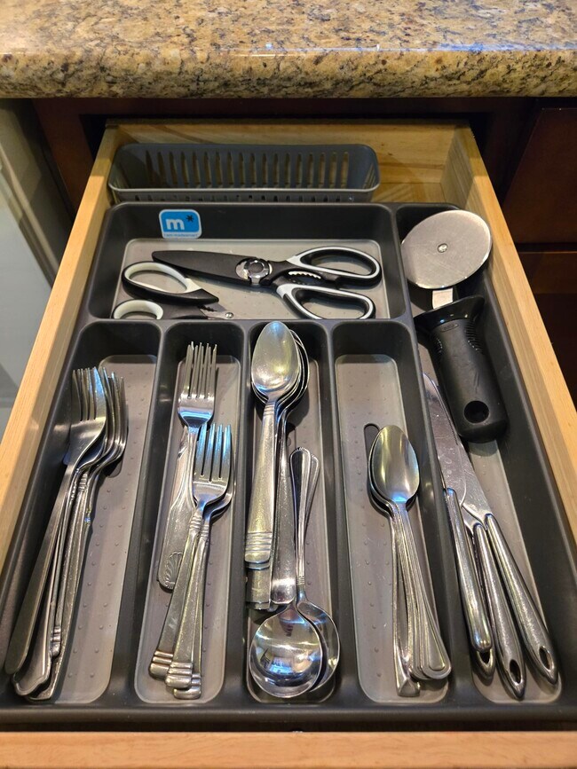 Building Photo - 1213 5th St