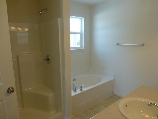 Building Photo - 3162 Fleming Dr