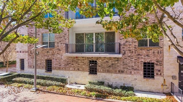 Building Photo - 15875 Spectrum Dr