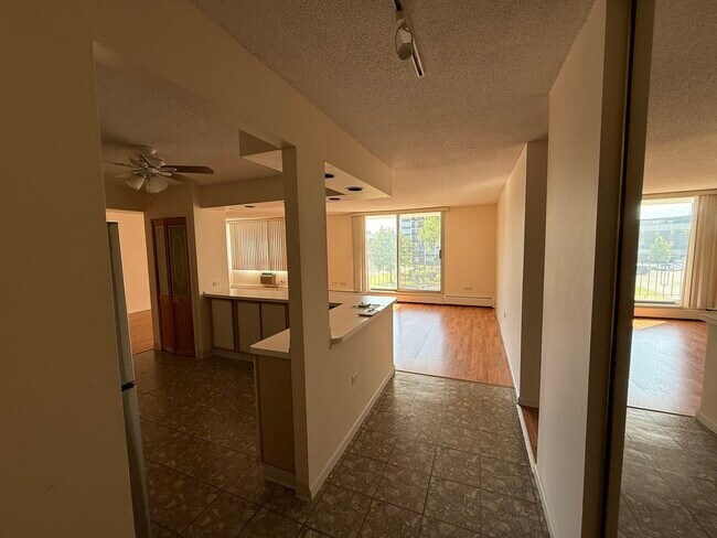 Building Photo - 8809 W Golf Rd