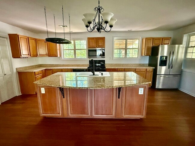 Building Photo - 3116 Alenes Dr