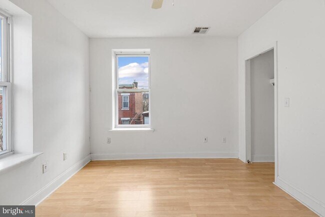 Building Photo - 3001 W Girard Ave