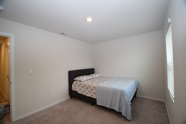 Building Photo - 935 N 19th Ave