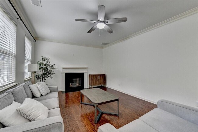 Building Photo - 5013 Groover Dr