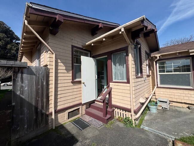 Building Photo - 1711 G St