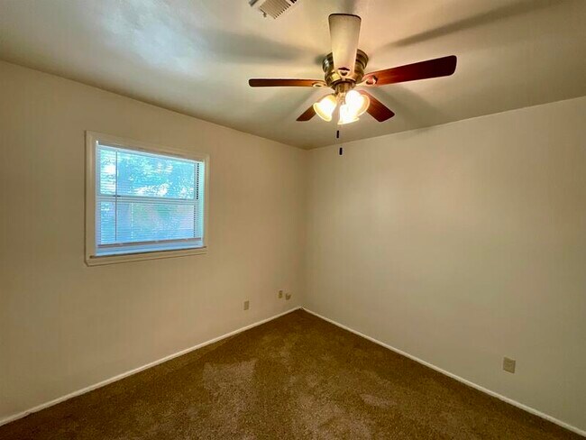 Building Photo - 1715 Menard Dr