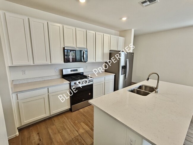 Building Photo - 9251 N Peridot Vis Ave