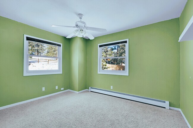 Building Photo - 28585 Evergreen Manor Dr