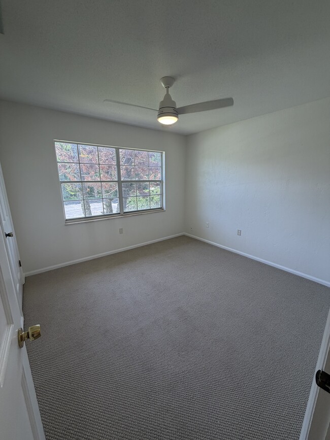 Building Photo - 3800 Saxon Ave#C-52 C
