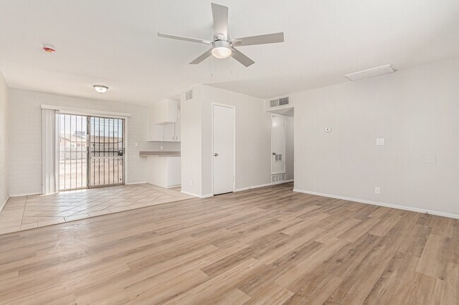 Building Photo - 4641 S 17th Pl