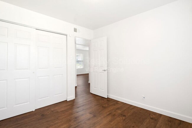 Building Photo - 16 Adeline Ct