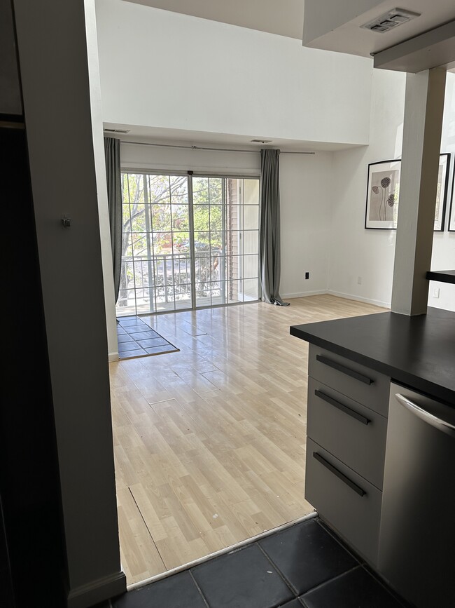 Building Photo - 1602 Society Pl